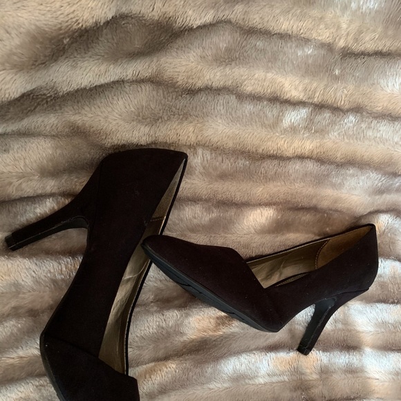 Black Pumps - Picture 3 of 4